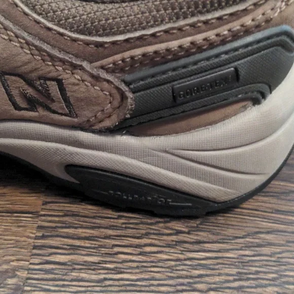 New Balance Womans Size 8 956 Goretex Brown Sneakers - Picture 3 of 9